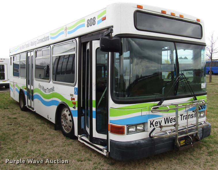image for item DF7849 2001 Gillig G18E102R2 shuttle bus