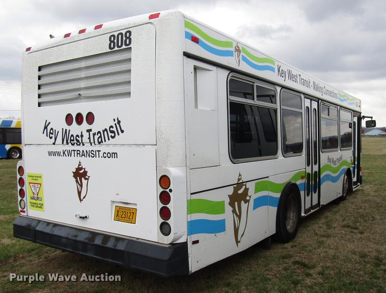 image for item DF7849 2001 Gillig G18E102R2 shuttle bus
