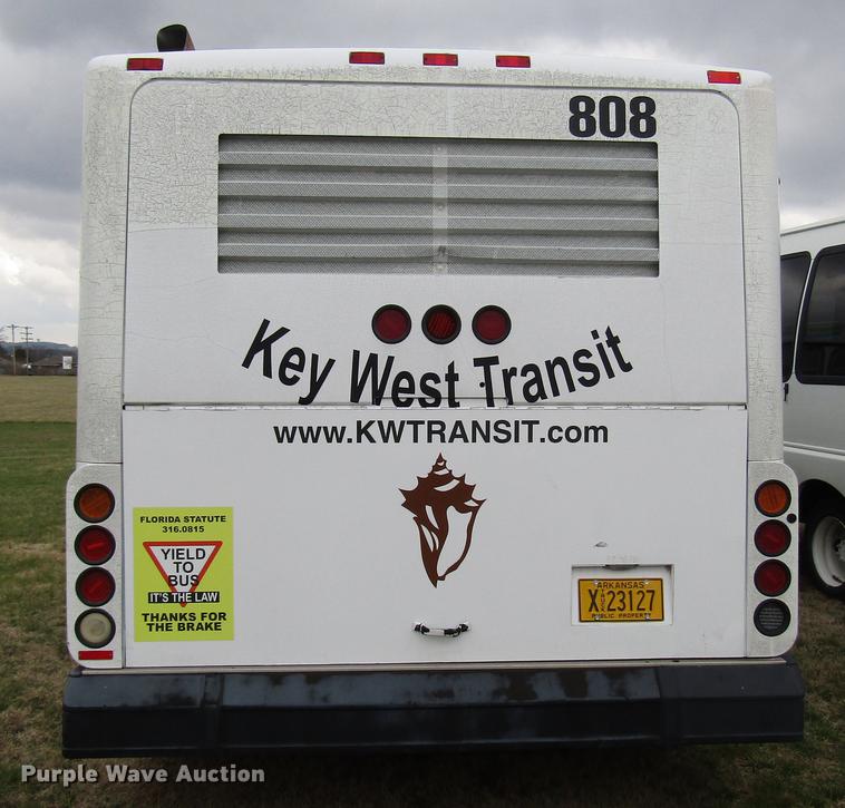 image for item DF7849 2001 Gillig G18E102R2 shuttle bus