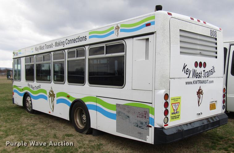 image for item DF7849 2001 Gillig G18E102R2 shuttle bus