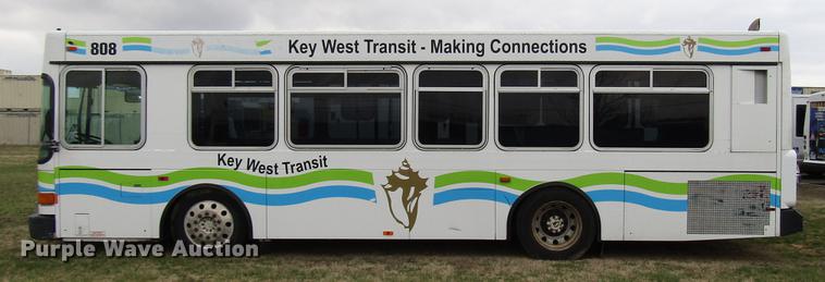 image for item DF7849 2001 Gillig G18E102R2 shuttle bus