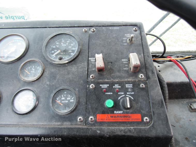 image for item DF7849 2001 Gillig G18E102R2 shuttle bus