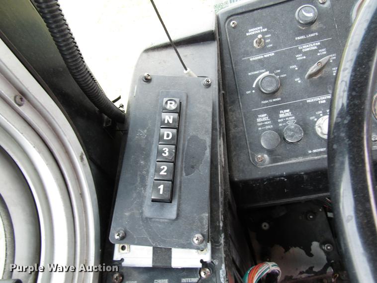 image for item DF7849 2001 Gillig G18E102R2 shuttle bus