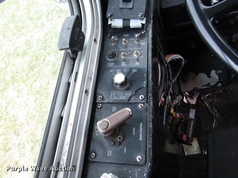 image for item DF7849 2001 Gillig G18E102R2 shuttle bus