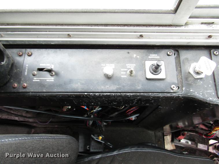 image for item DF7849 2001 Gillig G18E102R2 shuttle bus