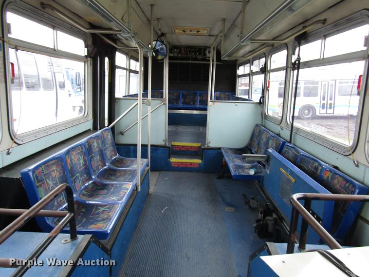 image for item DF7849 2001 Gillig G18E102R2 shuttle bus