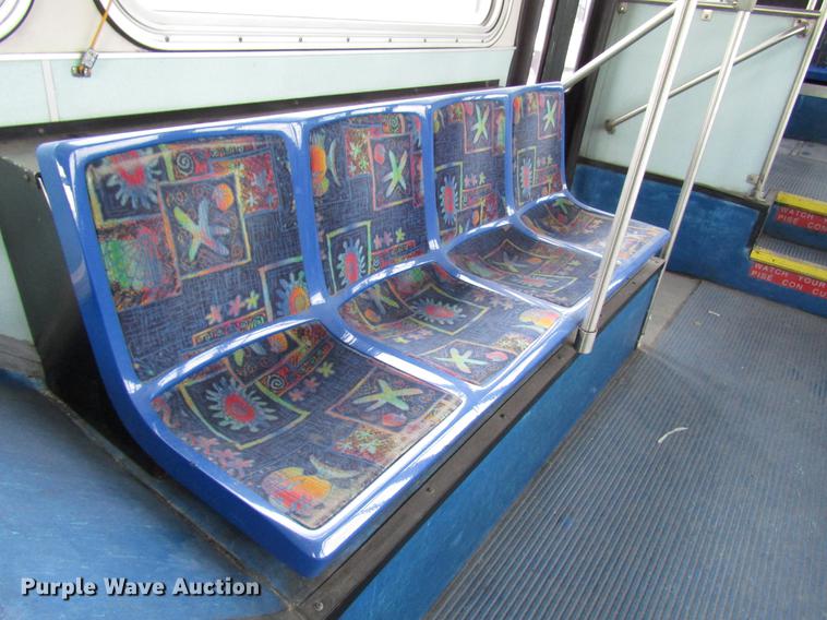 image for item DF7849 2001 Gillig G18E102R2 shuttle bus