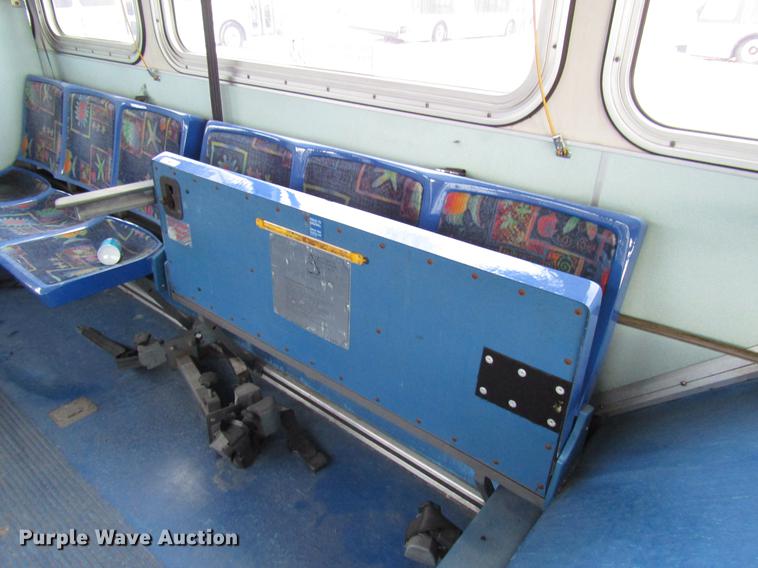 image for item DF7849 2001 Gillig G18E102R2 shuttle bus