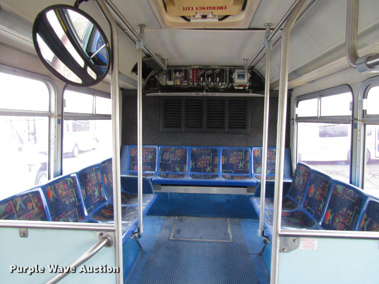 image for item DF7849 2001 Gillig G18E102R2 shuttle bus