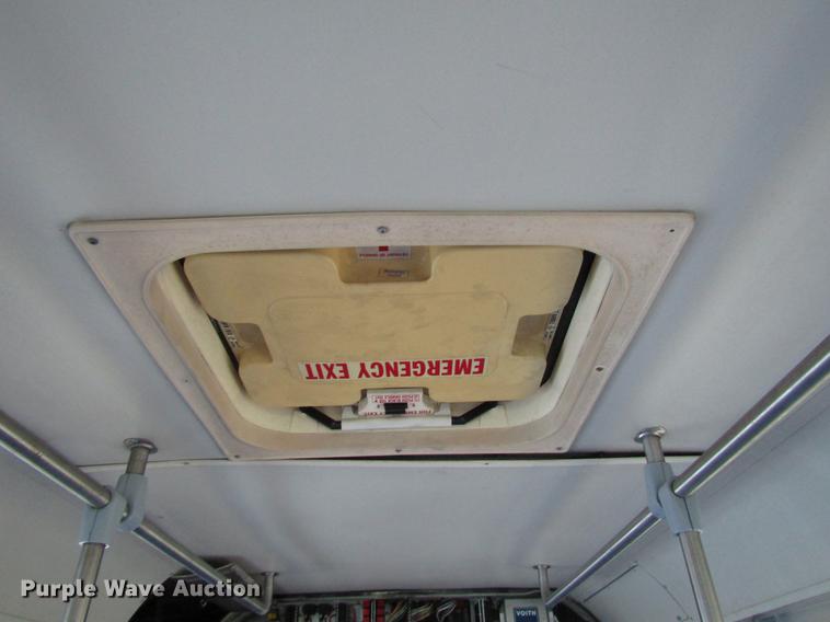 image for item DF7849 2001 Gillig G18E102R2 shuttle bus