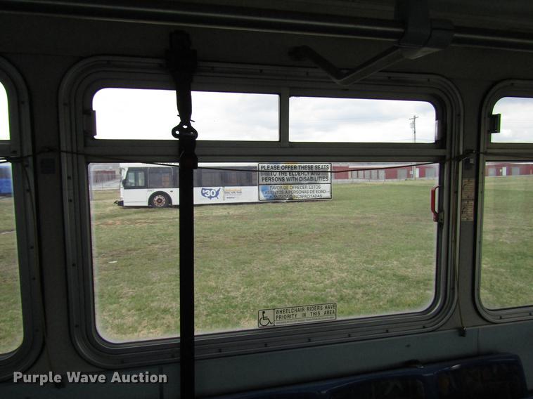 image for item DF7849 2001 Gillig G18E102R2 shuttle bus