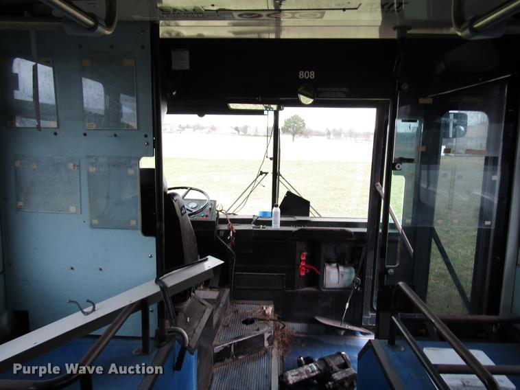 image for item DF7849 2001 Gillig G18E102R2 shuttle bus