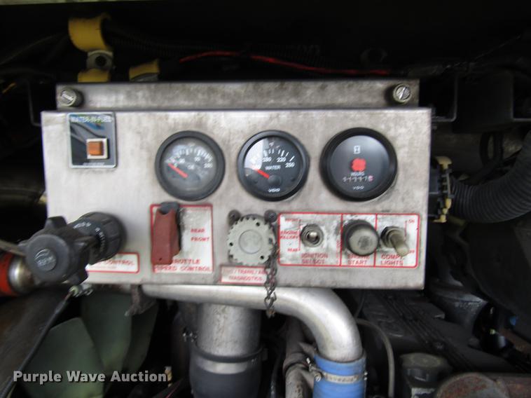 image for item DF7849 2001 Gillig G18E102R2 shuttle bus