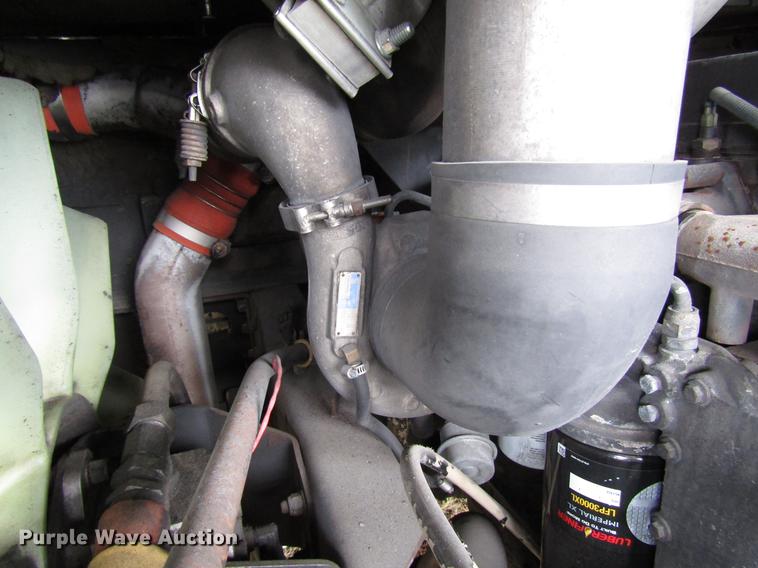 image for item DF7849 2001 Gillig G18E102R2 shuttle bus