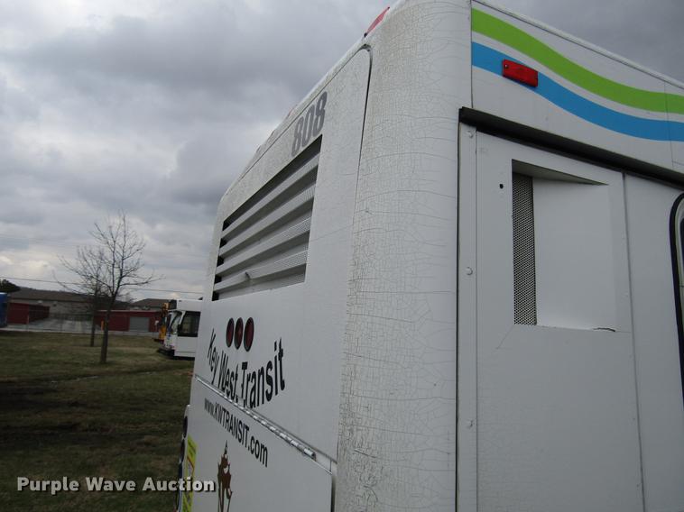 image for item DF7849 2001 Gillig G18E102R2 shuttle bus