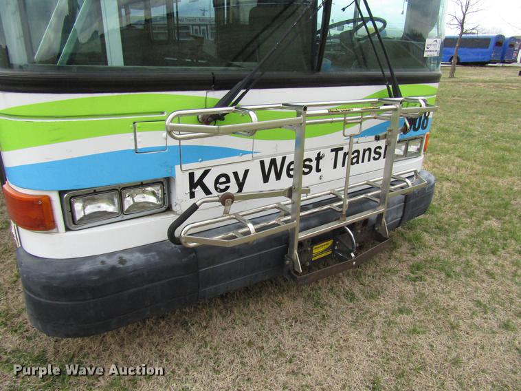 image for item DF7849 2001 Gillig G18E102R2 shuttle bus