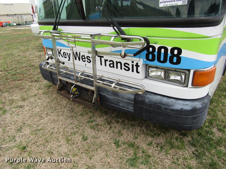 image for item DF7849 2001 Gillig G18E102R2 shuttle bus