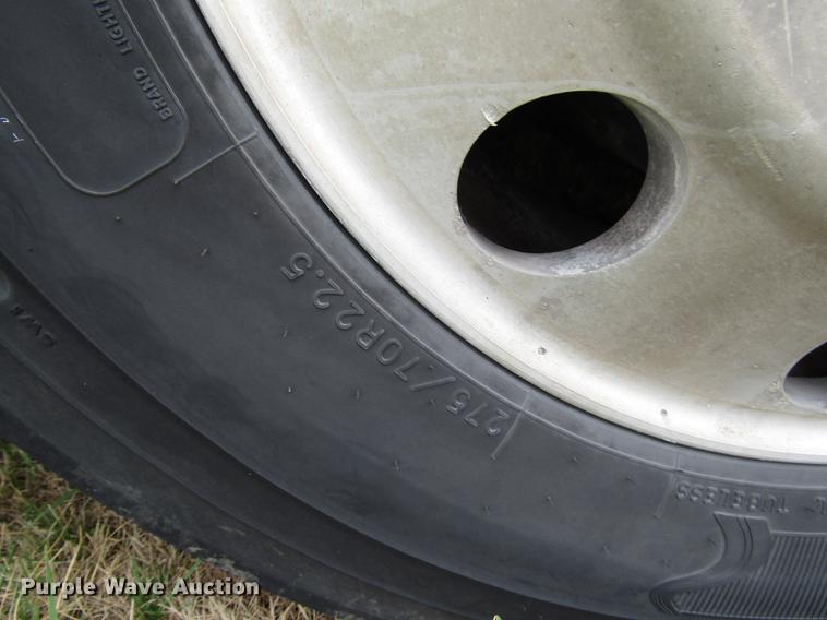 image for item DF7849 2001 Gillig G18E102R2 shuttle bus