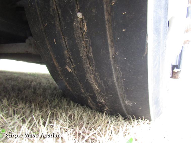 image for item DF7849 2001 Gillig G18E102R2 shuttle bus