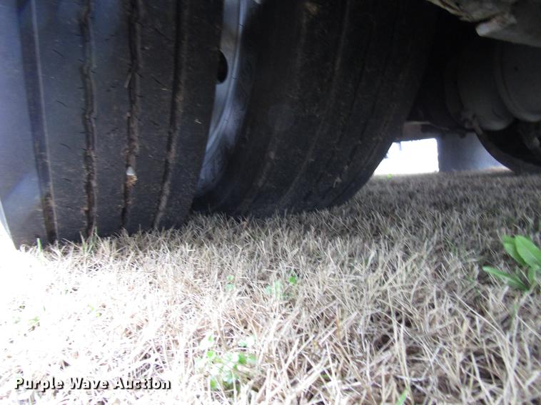 image for item DF7849 2001 Gillig G18E102R2 shuttle bus