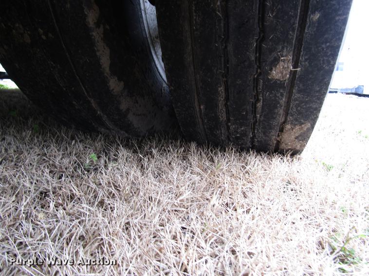 image for item DF7849 2001 Gillig G18E102R2 shuttle bus