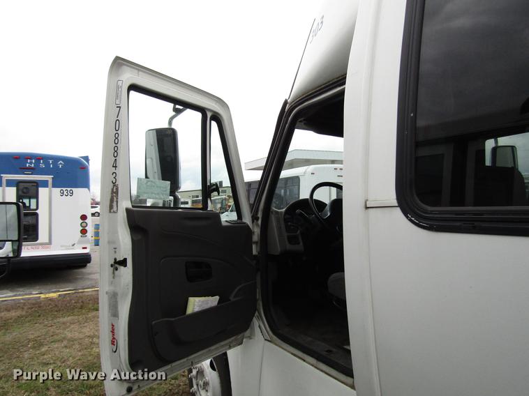 image for item DF7850 2008 International 3200 shuttle bus
