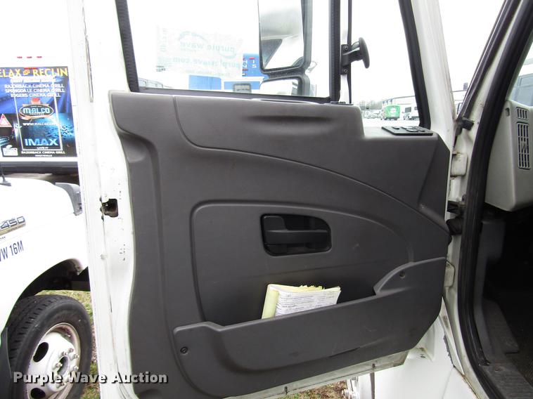 image for item DF7850 2008 International 3200 shuttle bus