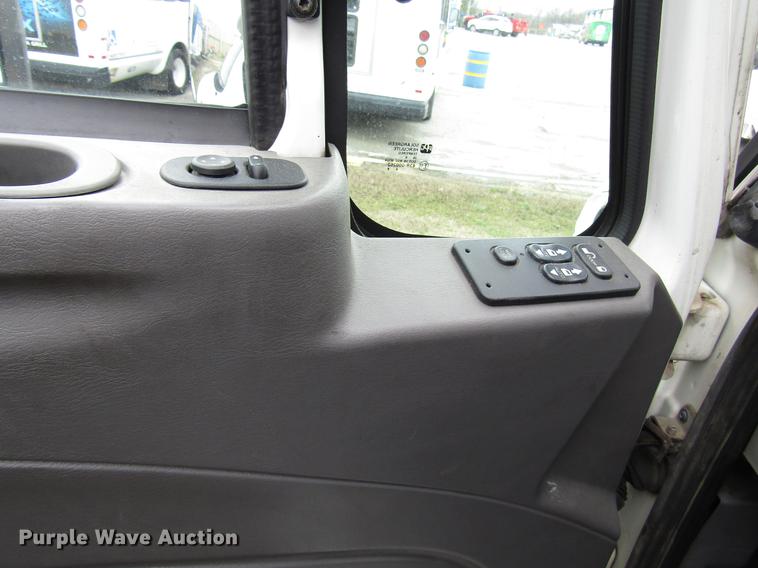 image for item DF7850 2008 International 3200 shuttle bus