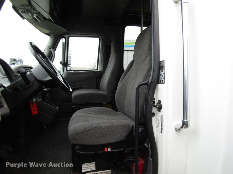 image for item DF7850 2008 International 3200 shuttle bus