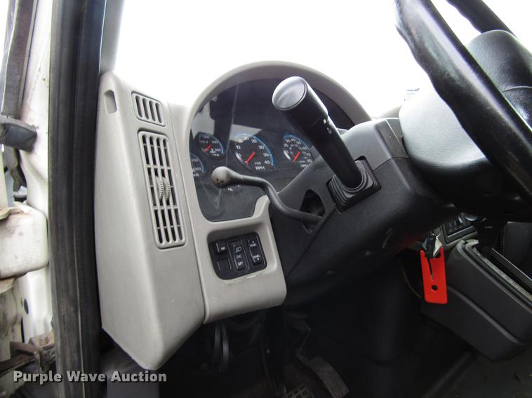 image for item DF7850 2008 International 3200 shuttle bus