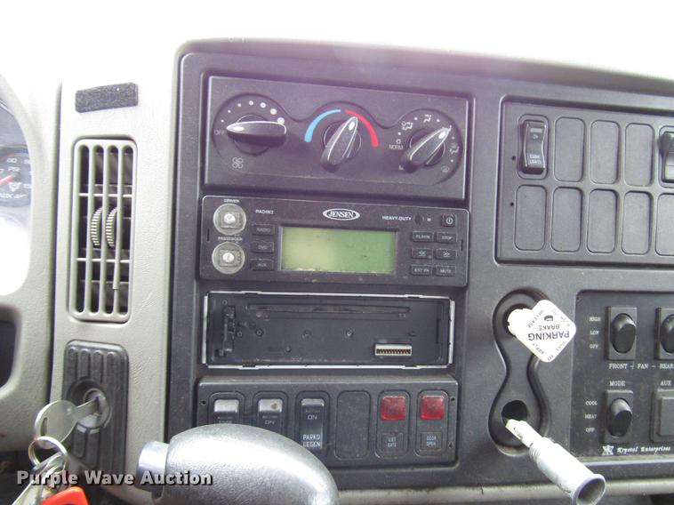 image for item DF7850 2008 International 3200 shuttle bus