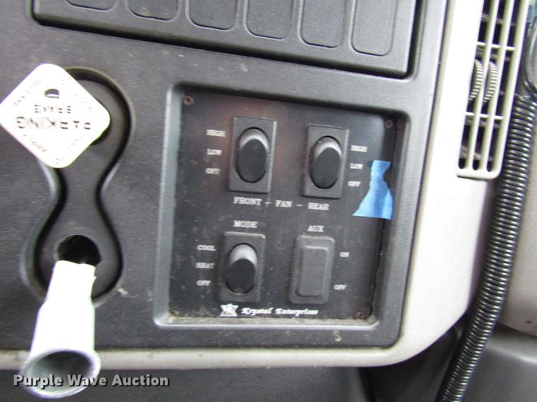 image for item DF7850 2008 International 3200 shuttle bus