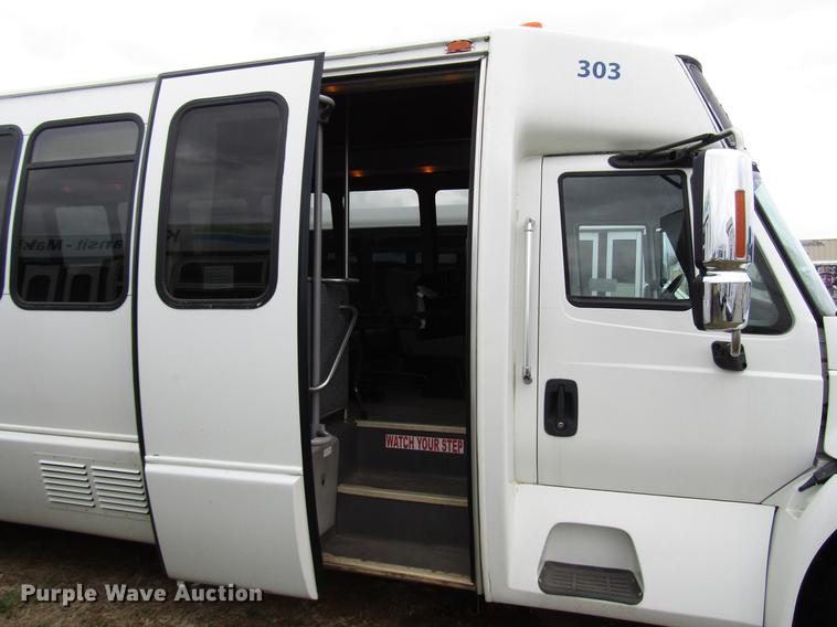 image for item DF7850 2008 International 3200 shuttle bus