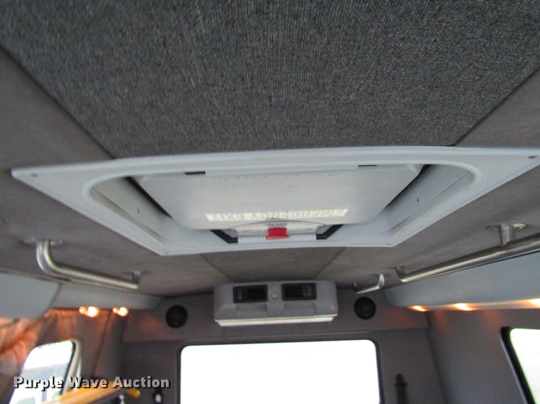 image for item DF7850 2008 International 3200 shuttle bus