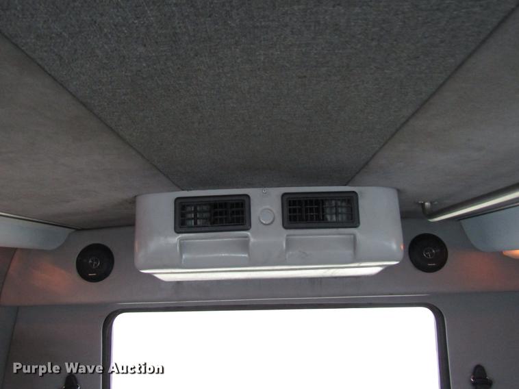 image for item DF7850 2008 International 3200 shuttle bus