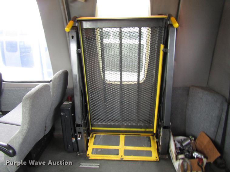 image for item DF7850 2008 International 3200 shuttle bus