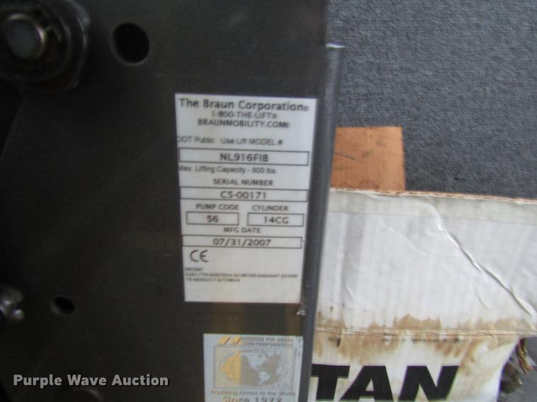 image for item DF7850 2008 International 3200 shuttle bus