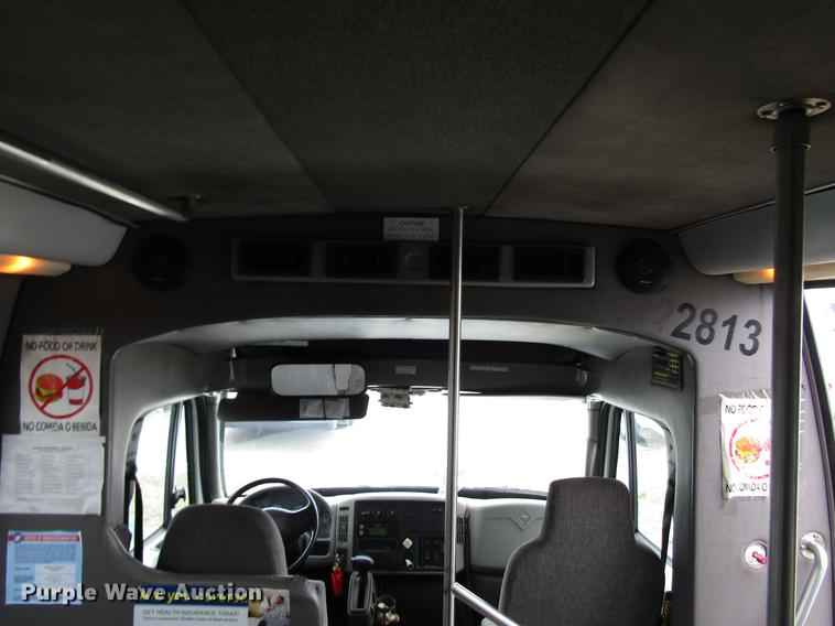 image for item DF7850 2008 International 3200 shuttle bus