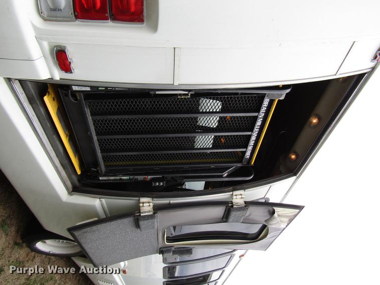 image for item DF7850 2008 International 3200 shuttle bus