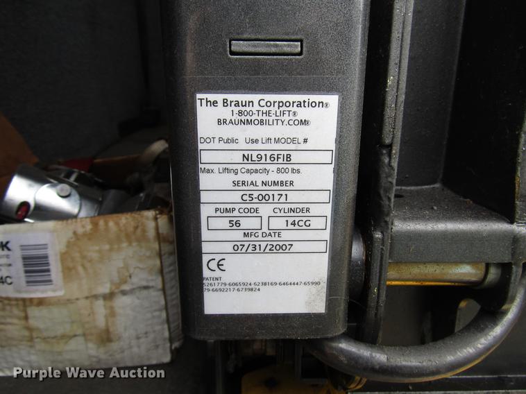 image for item DF7850 2008 International 3200 shuttle bus