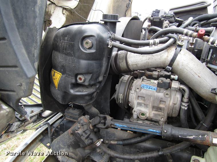 image for item DF7850 2008 International 3200 shuttle bus