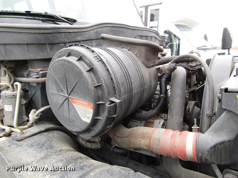 image for item DF7850 2008 International 3200 shuttle bus