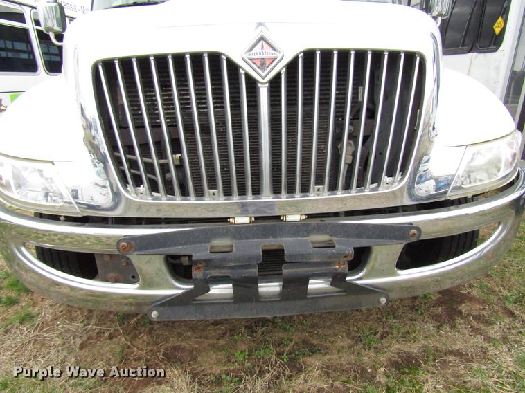 image for item DF7850 2008 International 3200 shuttle bus