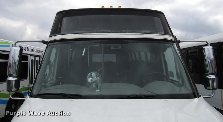 image for item DF7850 2008 International 3200 shuttle bus