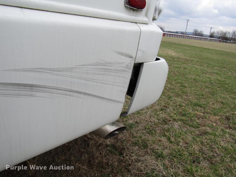 image for item DF7850 2008 International 3200 shuttle bus