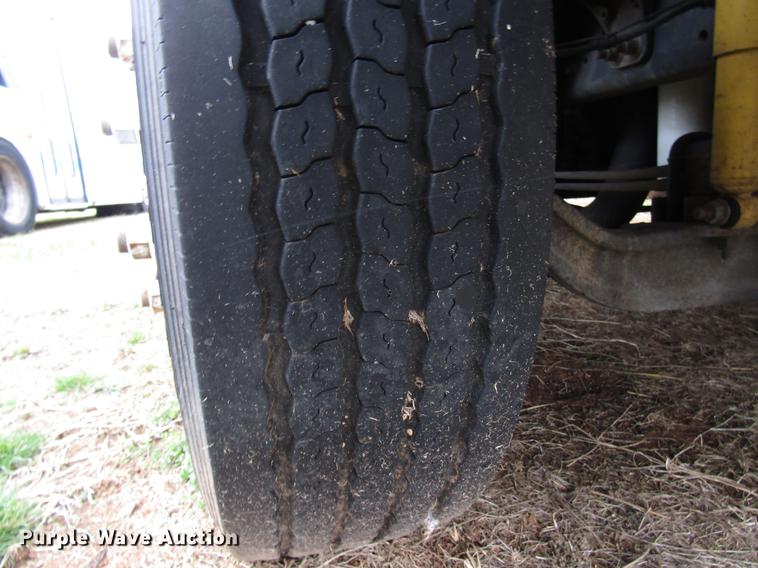 image for item DF7850 2008 International 3200 shuttle bus