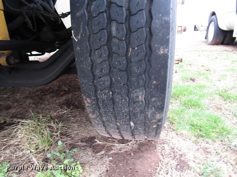 image for item DF7850 2008 International 3200 shuttle bus