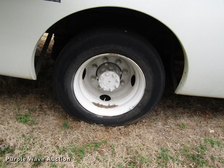 image for item DF7850 2008 International 3200 shuttle bus