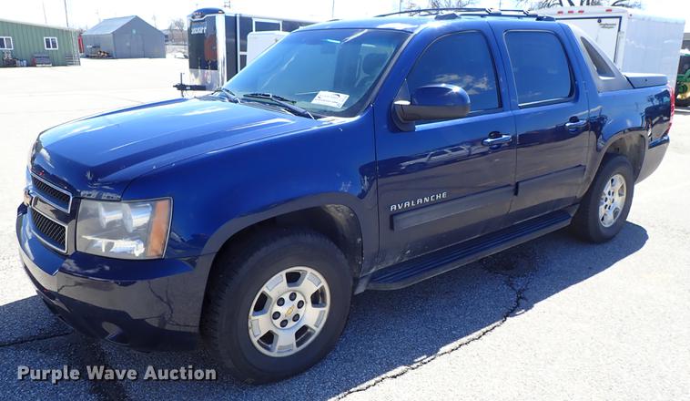 image for item DF8784 2011 Chevrolet Avalanche pickup truck