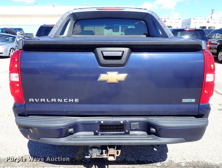 image for item DF8784 2011 Chevrolet Avalanche pickup truck
